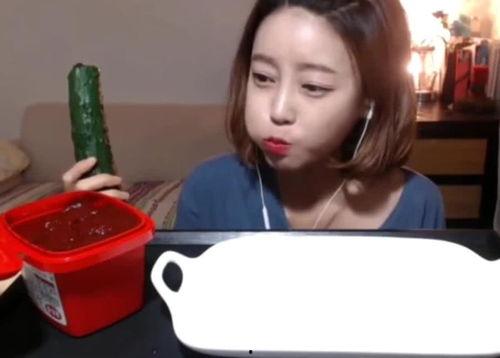 娱乐吃瓜酱美女在线观看,美女在线观看，揭秘娱乐圈幕后故事